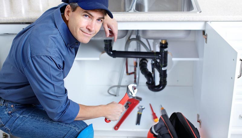 Слесарь — сантехник