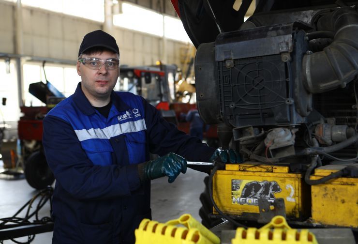 Слесарь ДСМ и трактора