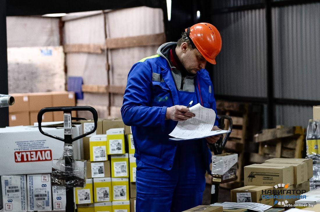 Кладовщик (с функциями грузчика)